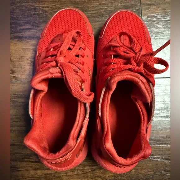 Nike Huarache Run Kids Red Sneakers Youth 4Y Triple Red Like New - Picture 9 of 10